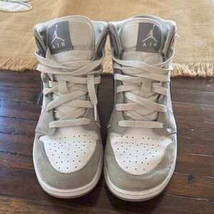 Jordan Kids Sneakers in Gray and White